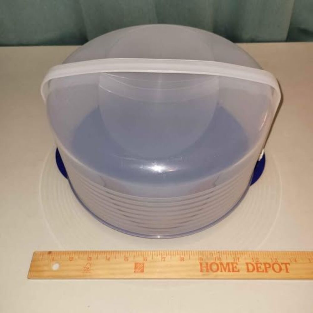Round Cake Taker Tupperware GUC